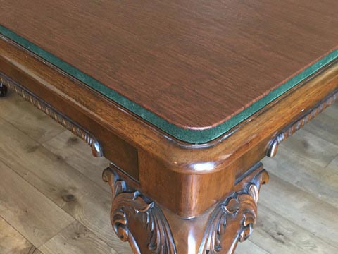 Dining table pad round corner close-up with green velour bottom
