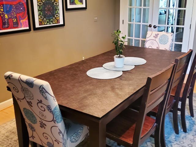 Square cornered dining table pad