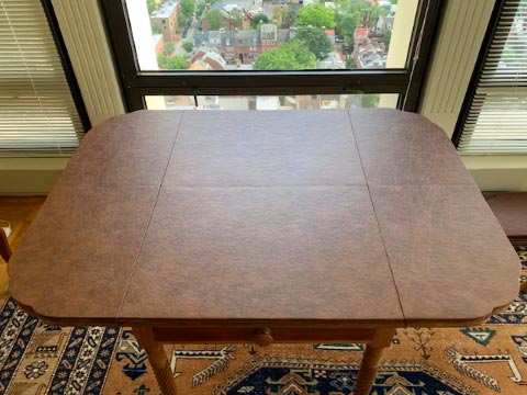 Round-cornered dining table protector pad