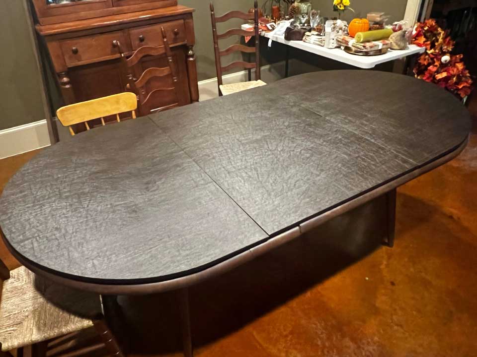 Rounded dining table protector pad